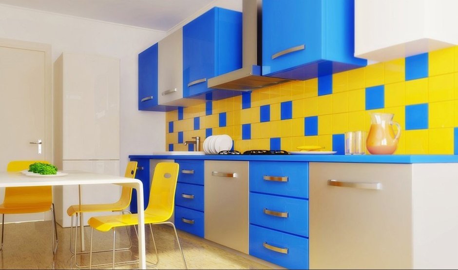 Желто голубая плитка на кухне