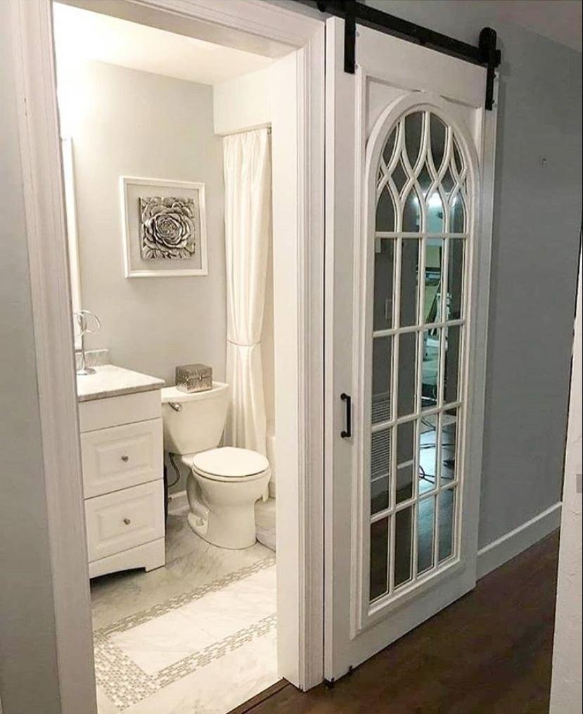 Дверь с зеркалом в ванную комнату