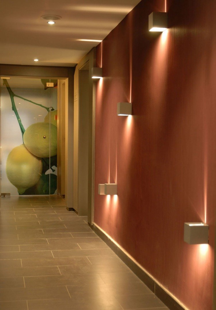 Настенные светильники в коридор