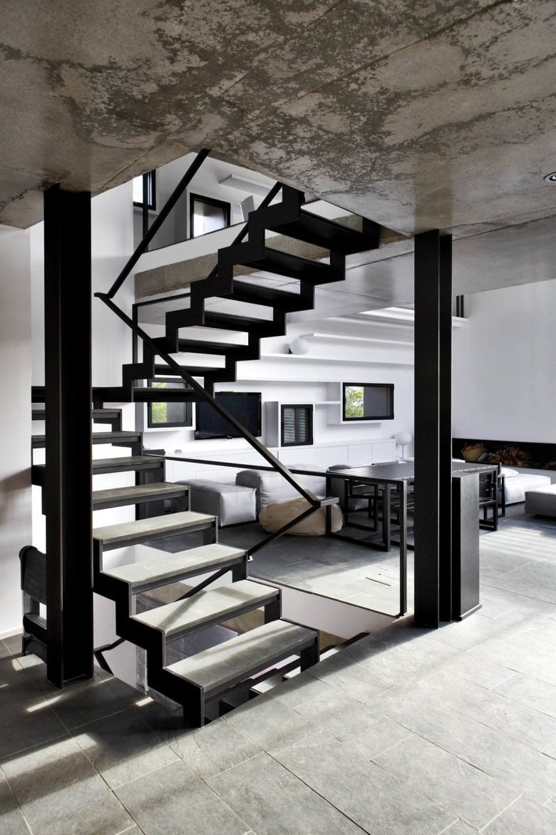 Межэтажная лестница в стиле лофт