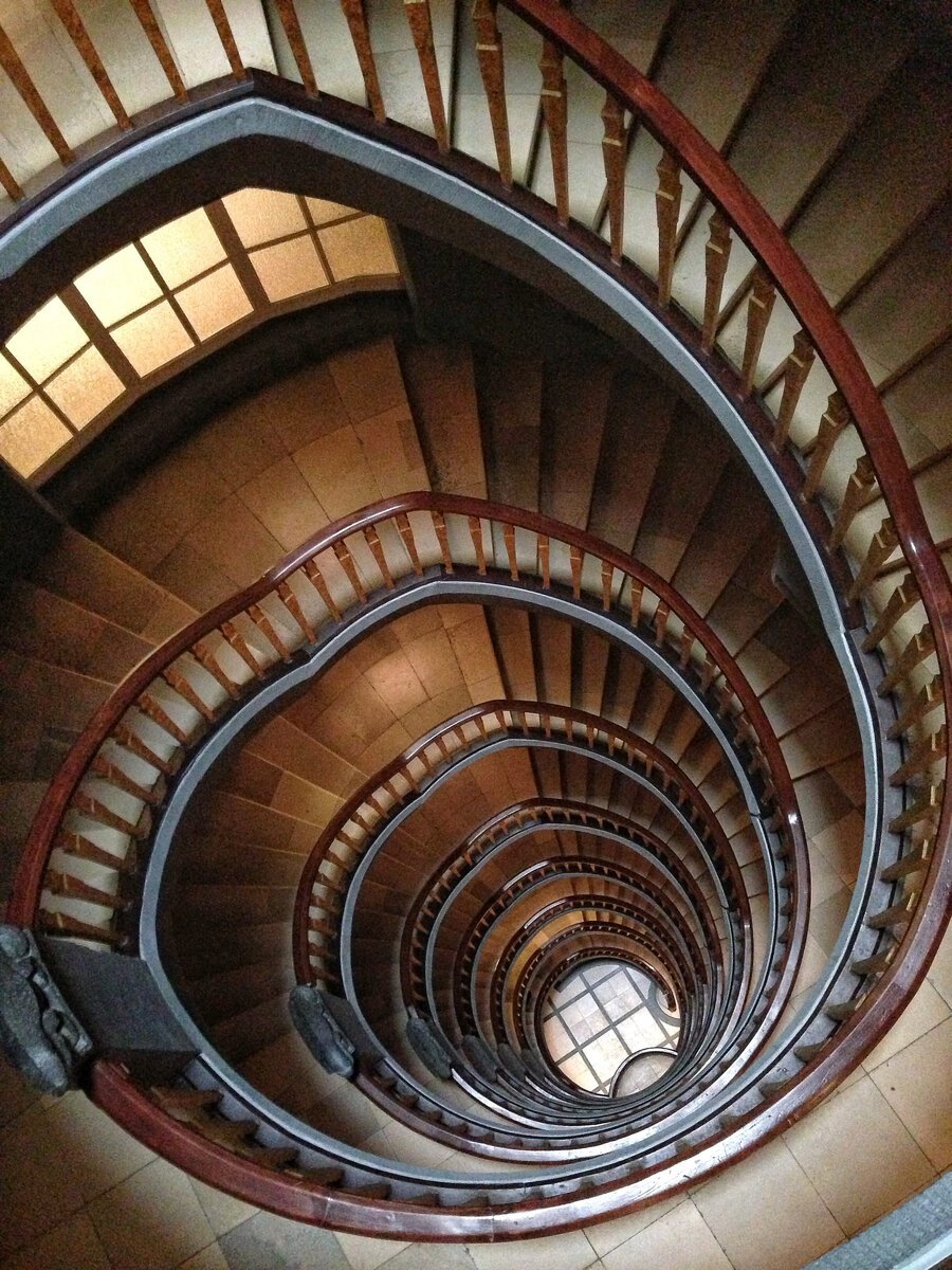 Спиральная лестница Бертрана Рассела