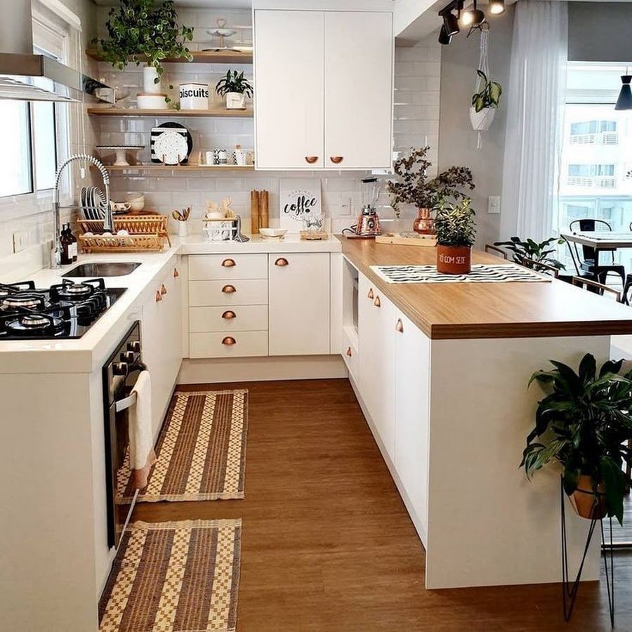 Бело деревянная кухня