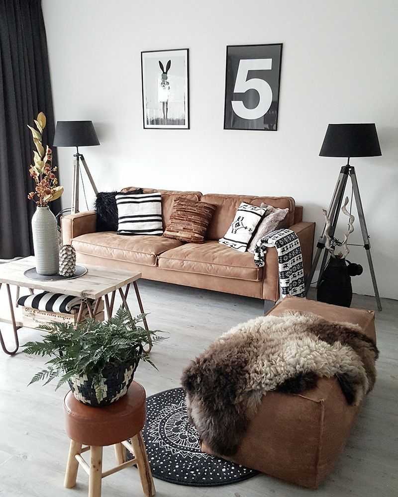 Кожаный диван в скандинавском стиле