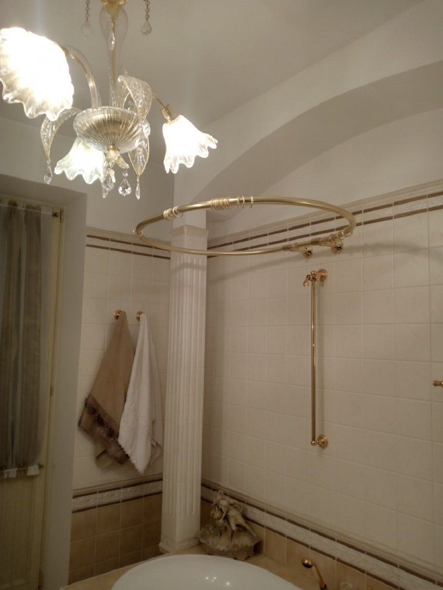 Овальный карниз для ванной