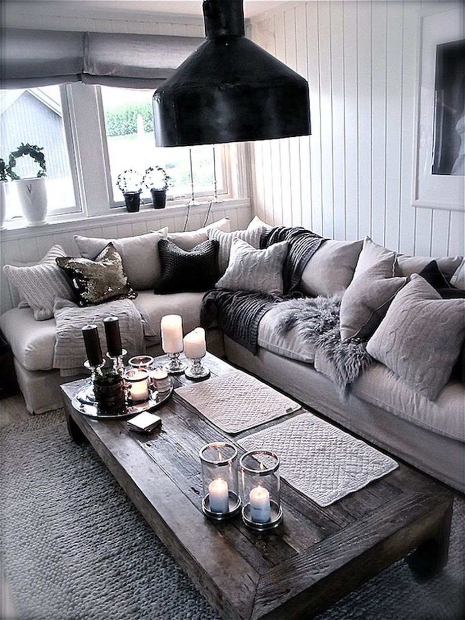 Красивый серый диван