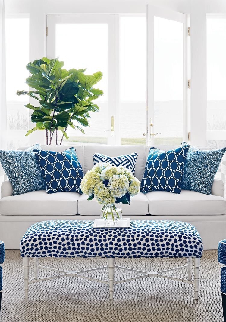 Декор с синим диваном