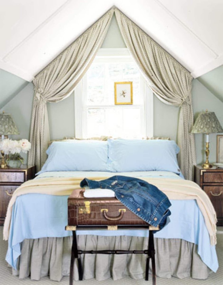 Голубая спальня на мансарде