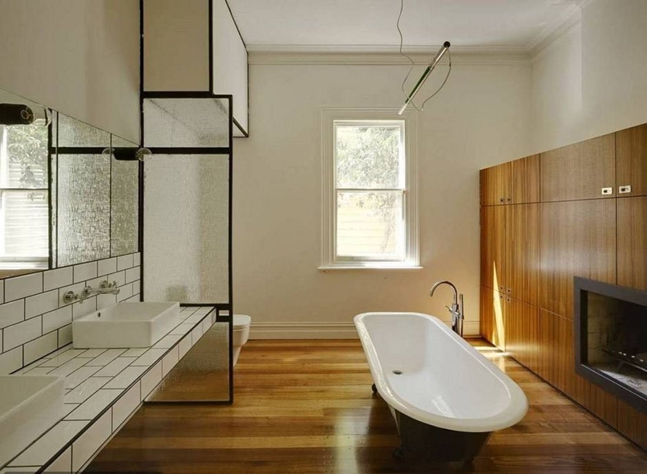 Ванная с деревянным полом