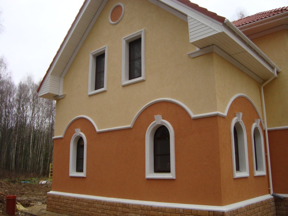 Украшение фасада дома пенопластом