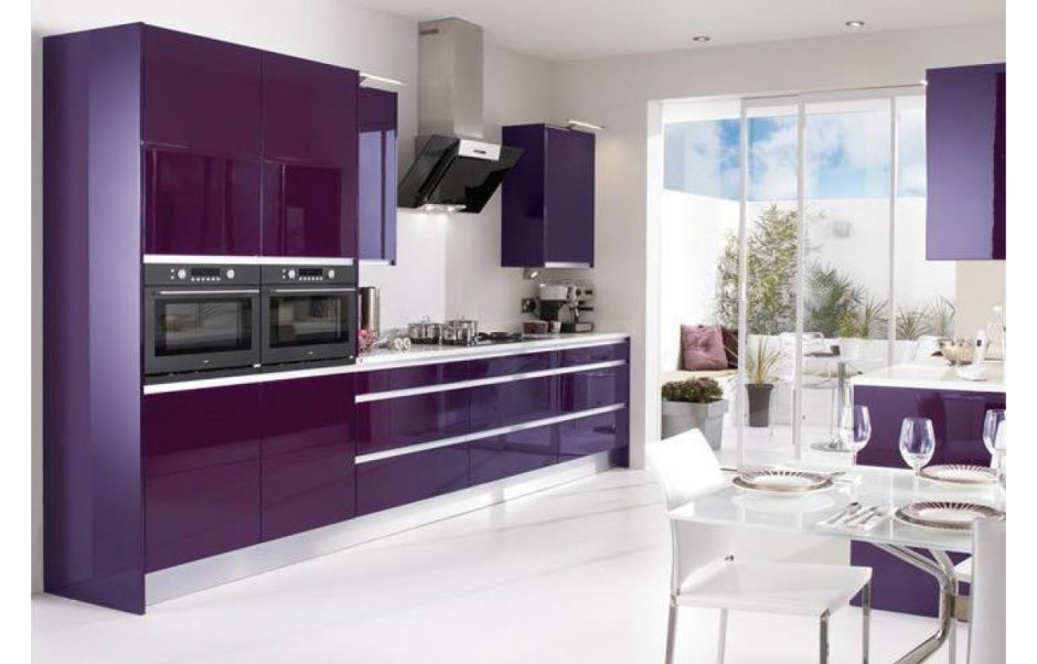 Современный кухонный гарнитур фиолетовый
