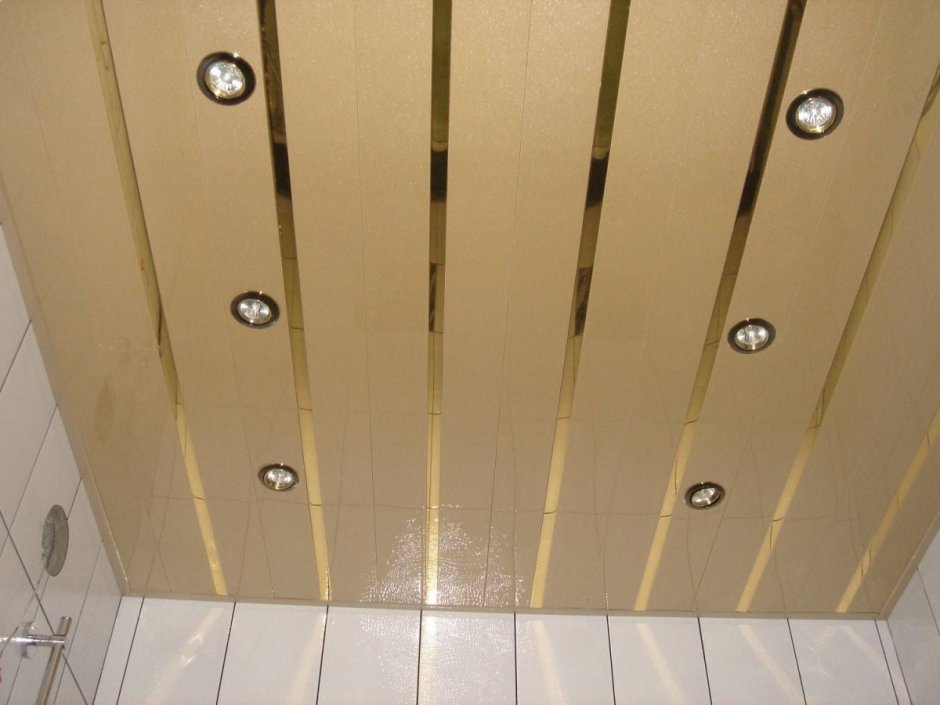 Реечный потолок Албес в ванной