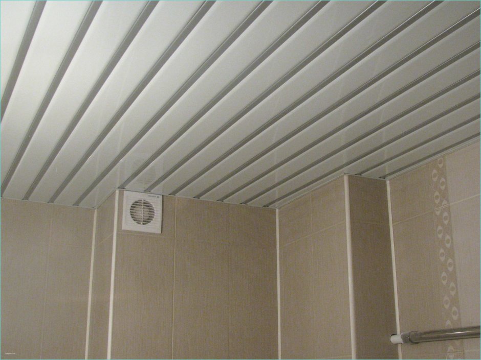 Алюминиевые рейки на потолок в ванную