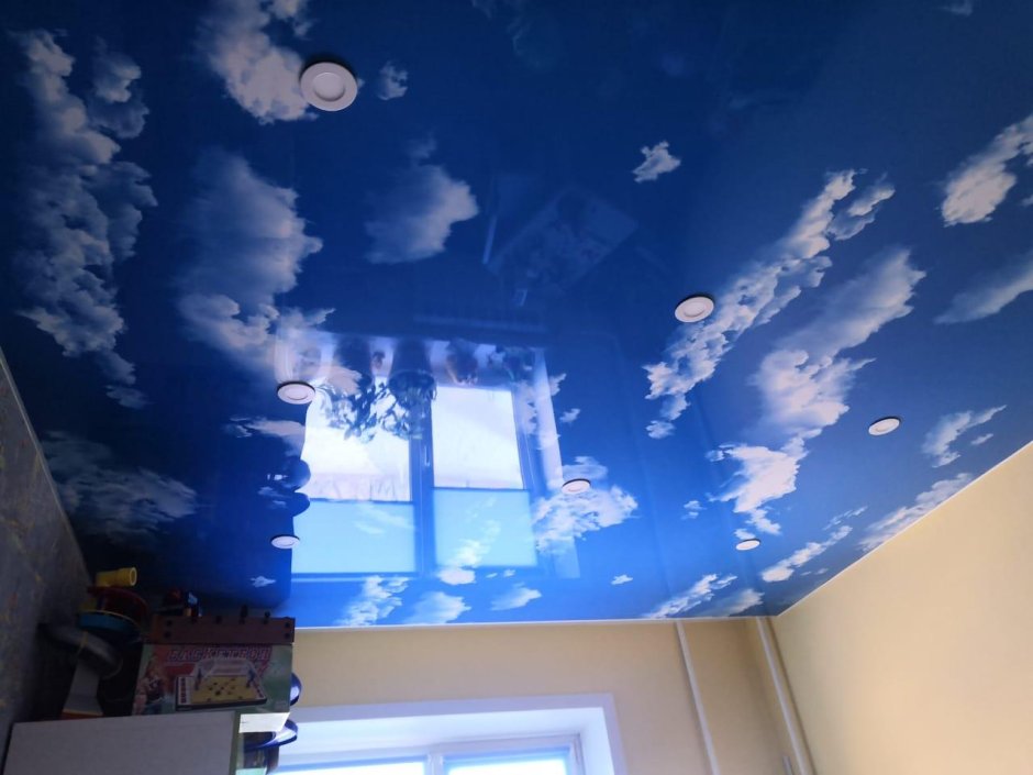 Натяжной потолок фиолетовые облака