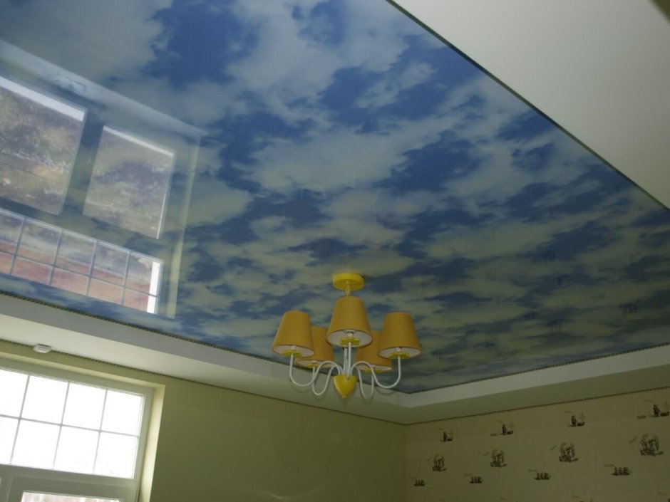 Потолок в детскую облака
