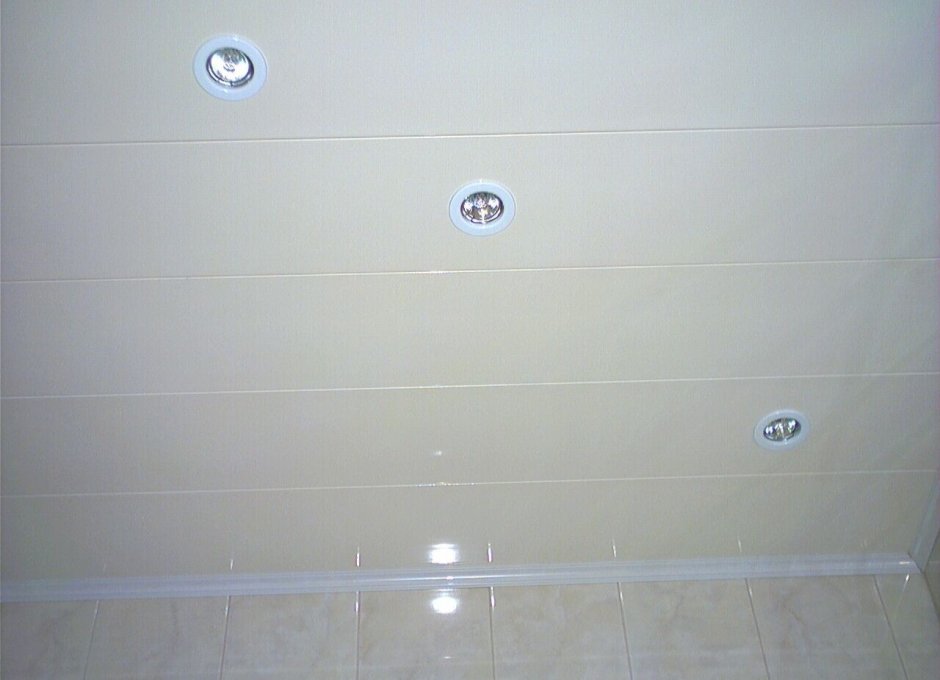 Потолок пластиковый в ванну