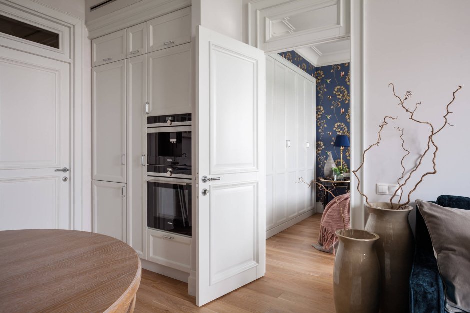 Холодильник в коридоре