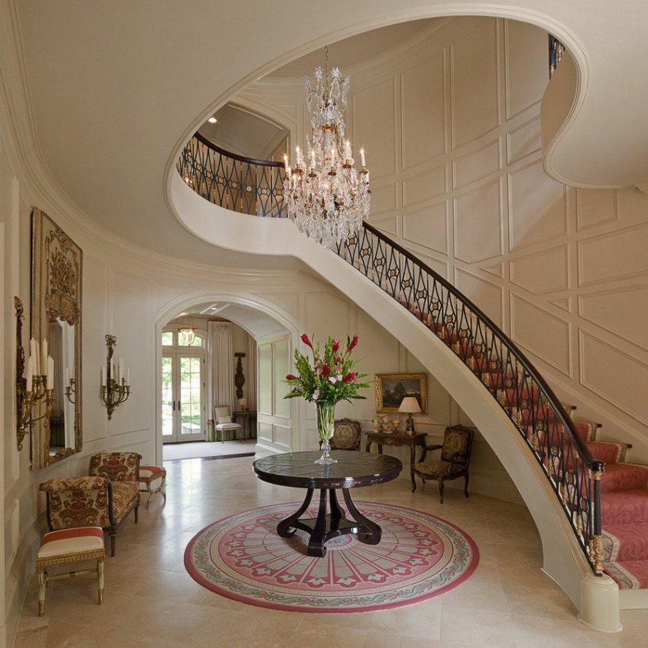 Красивая комната с лестницей