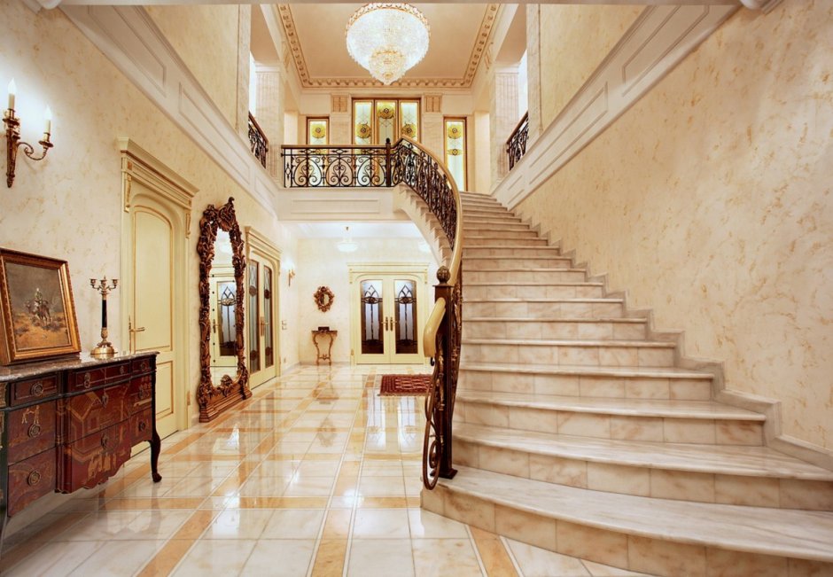 Мраморная лестница Гатчинского дворца