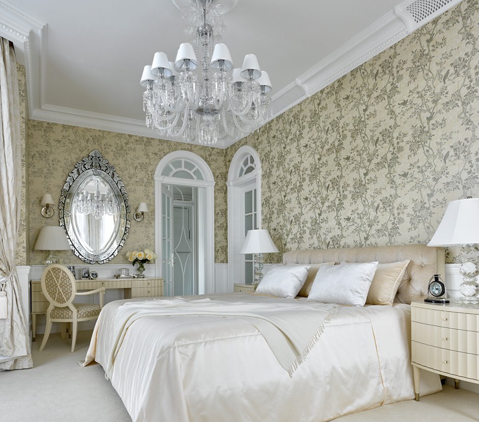Интерьеры спален в классическом стиле в пастельных тонах