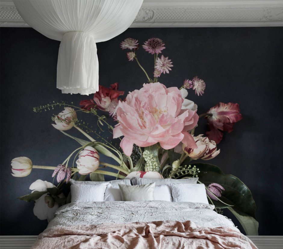 Фрески в интерьере спальни цветы