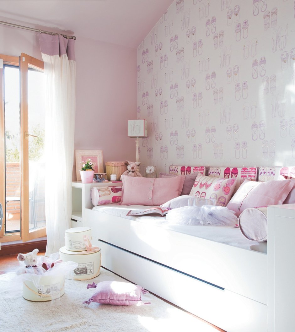 Бело розовая спальня для девочки