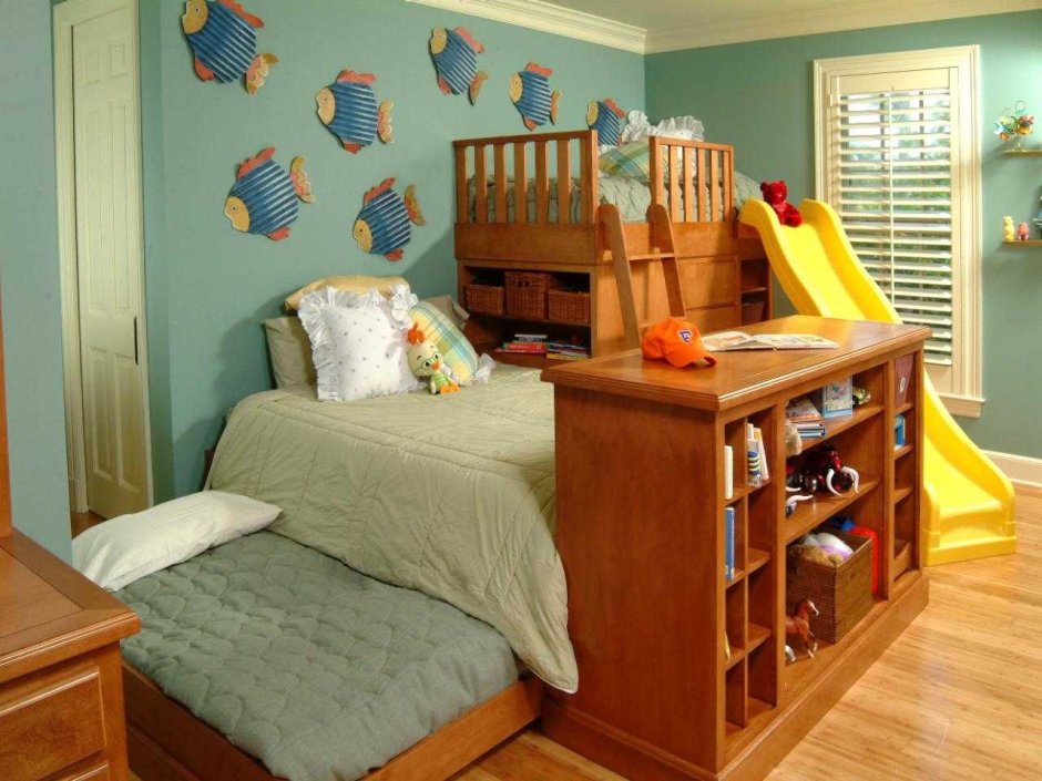 Детская комната с кроватью