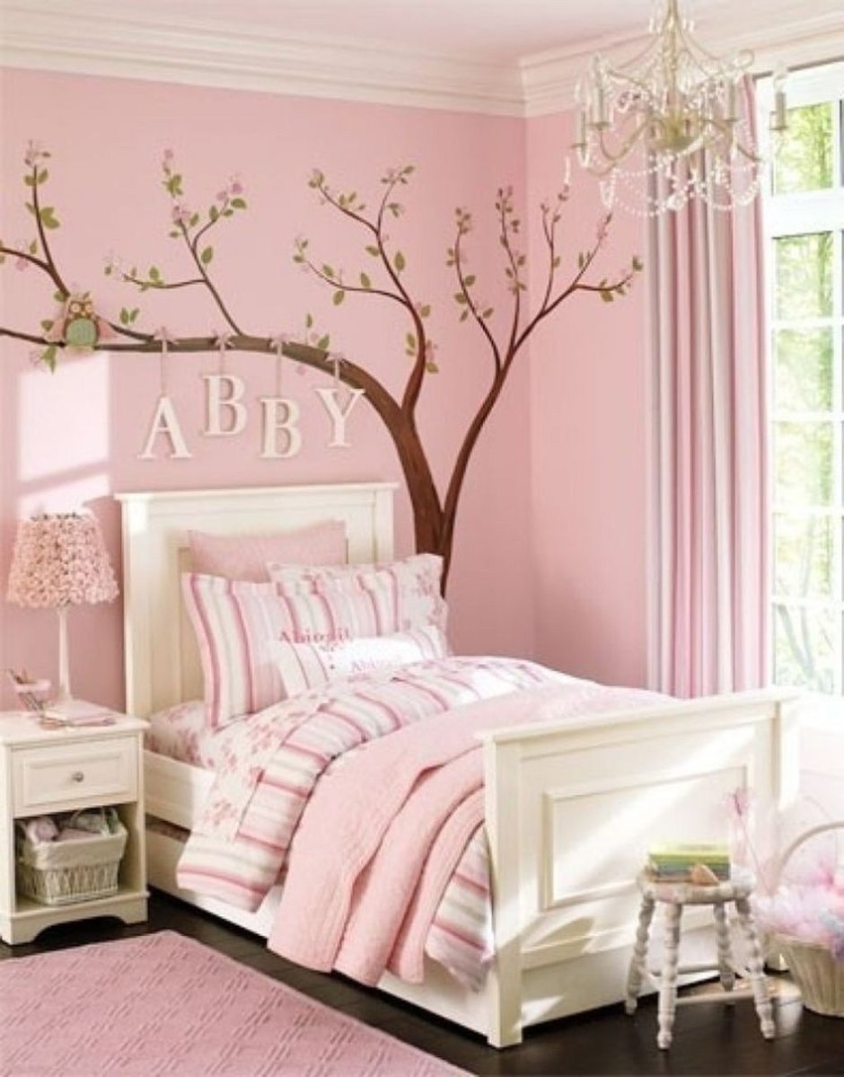 Спальня в нежно розовых тонах