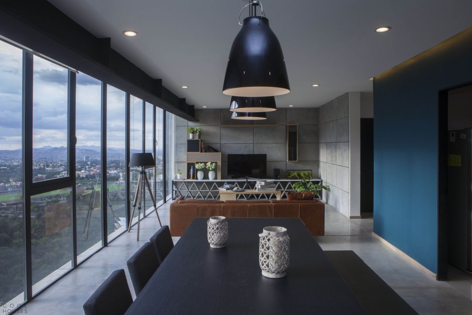 Кухня в темных тонах с панорамными окнами