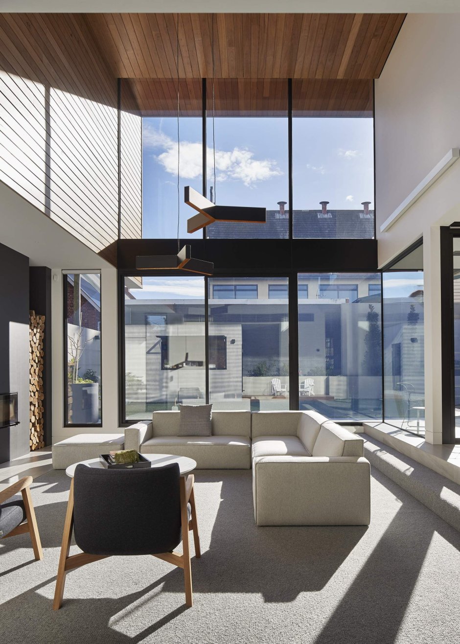 Дизайнерский дом с панорамными окнами