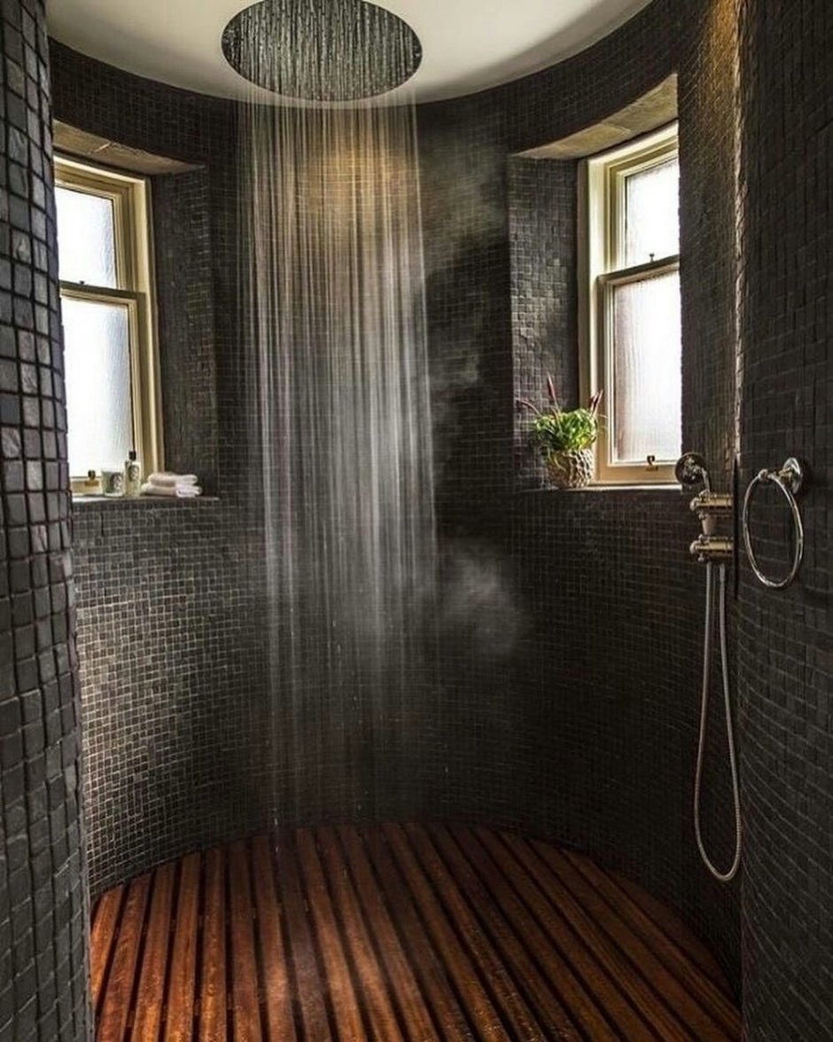 Ванная комната с душем из плитки