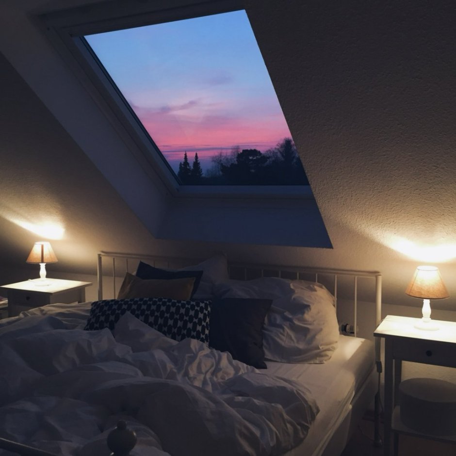 Уютная комната с подсветкой