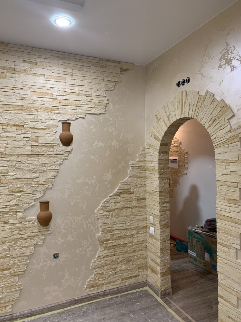 Декор кирпичики на стену в коридоре