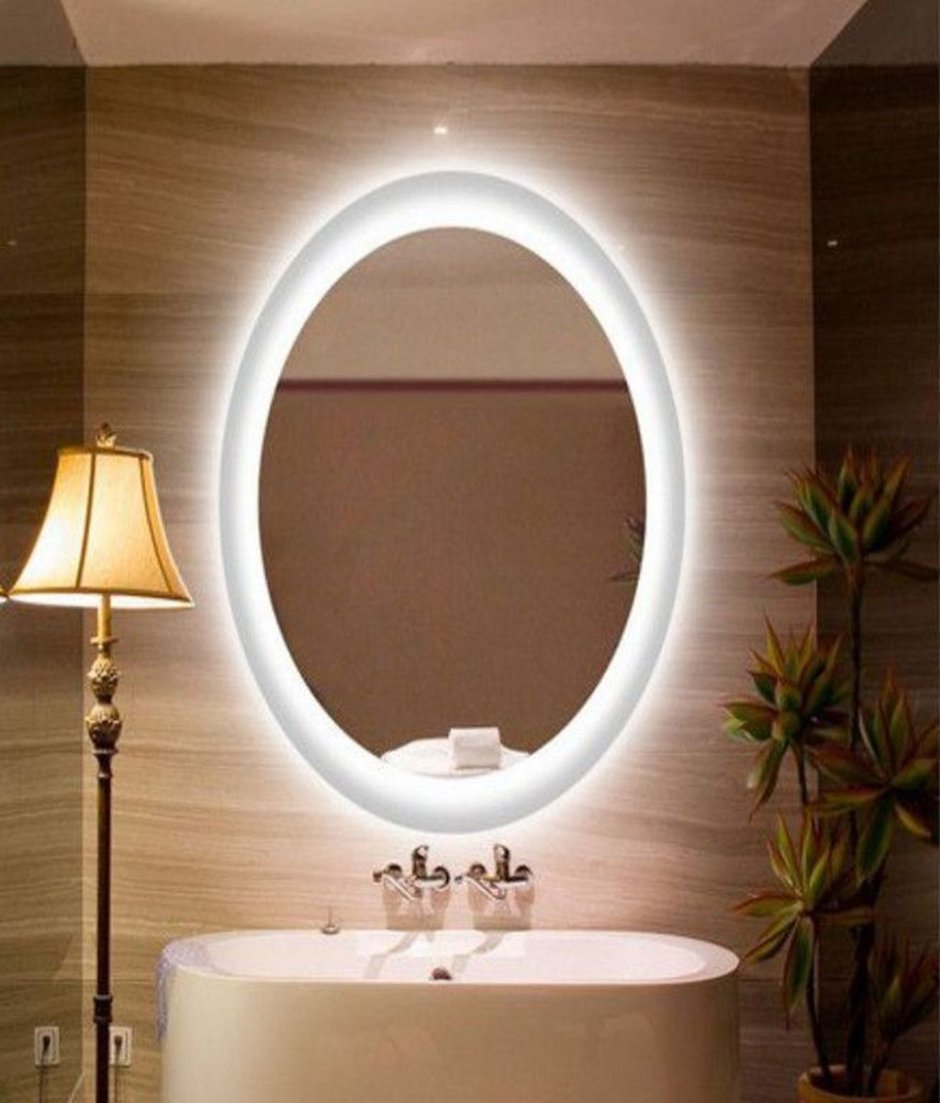 Овальное зеркало с подсветкой в ванную