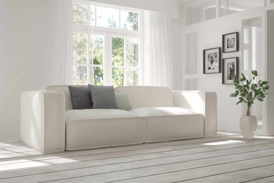 Красивый белый диван