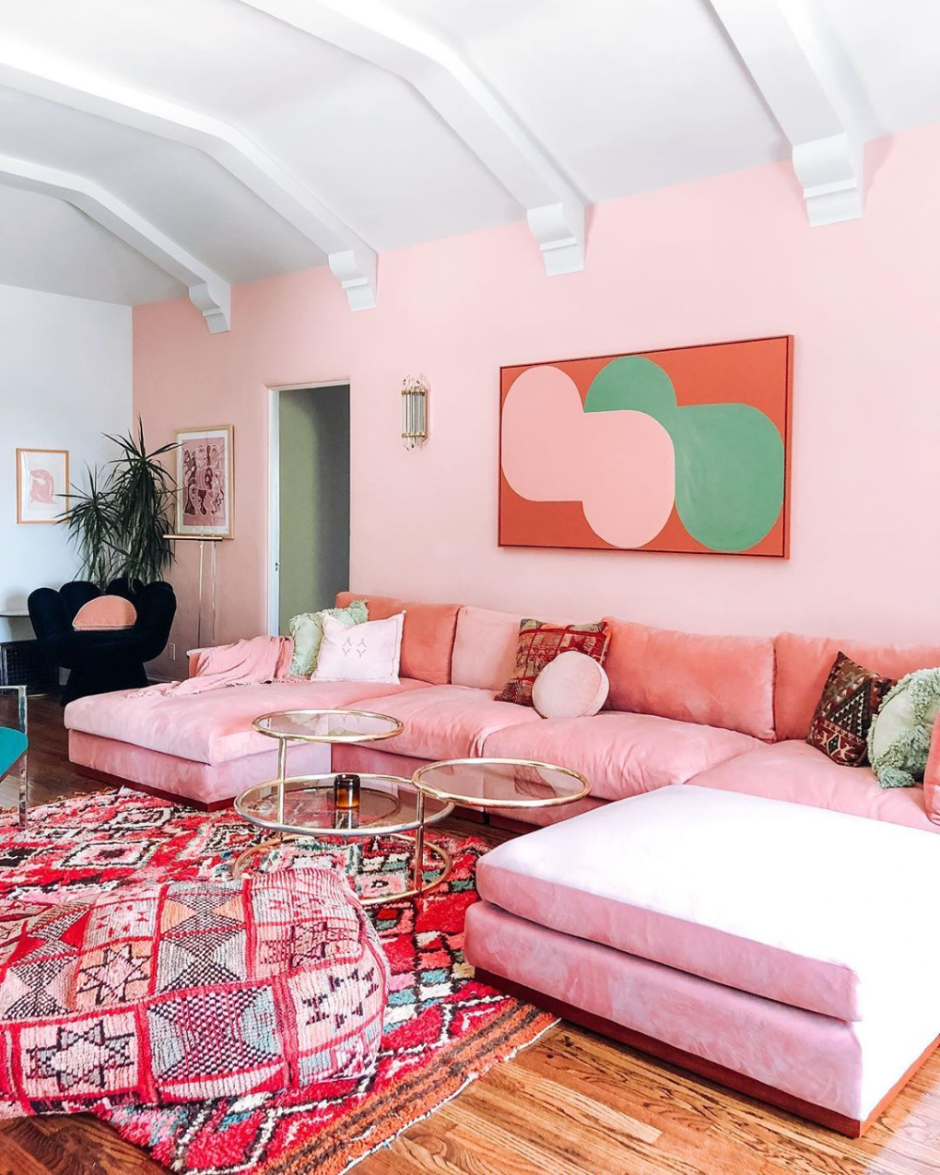 Розовый диван в Северной комнате
