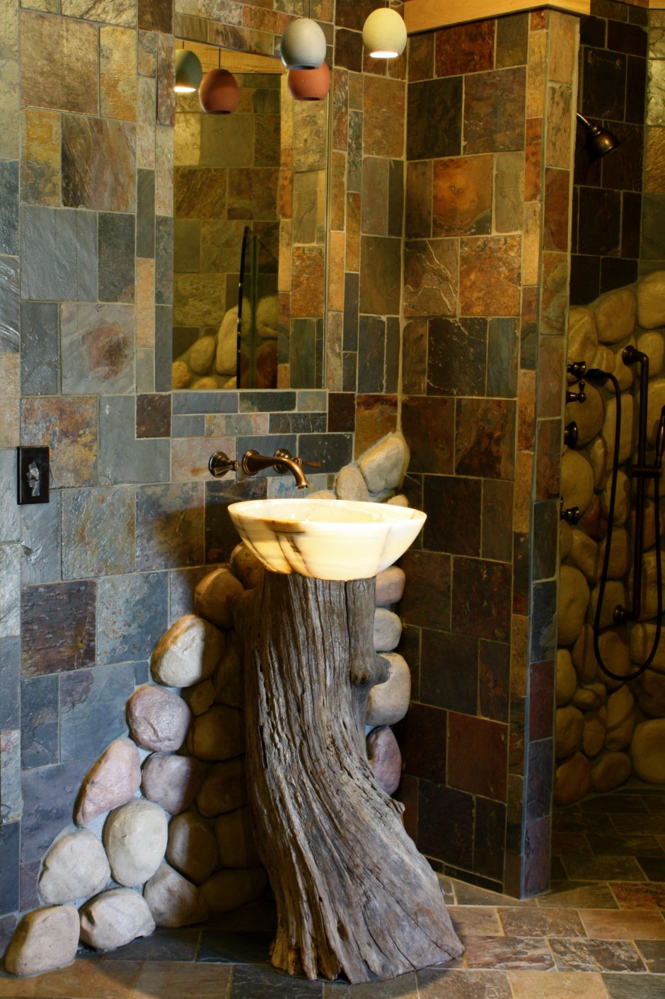 Раковина из камня в ванную