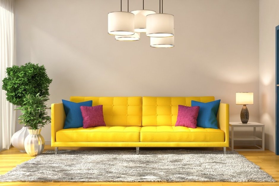 Желтый диван сбоку в интерьере
