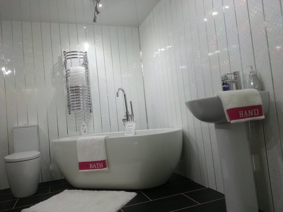 Отделка ванной комнаты в частном доме пластиковыми панелями