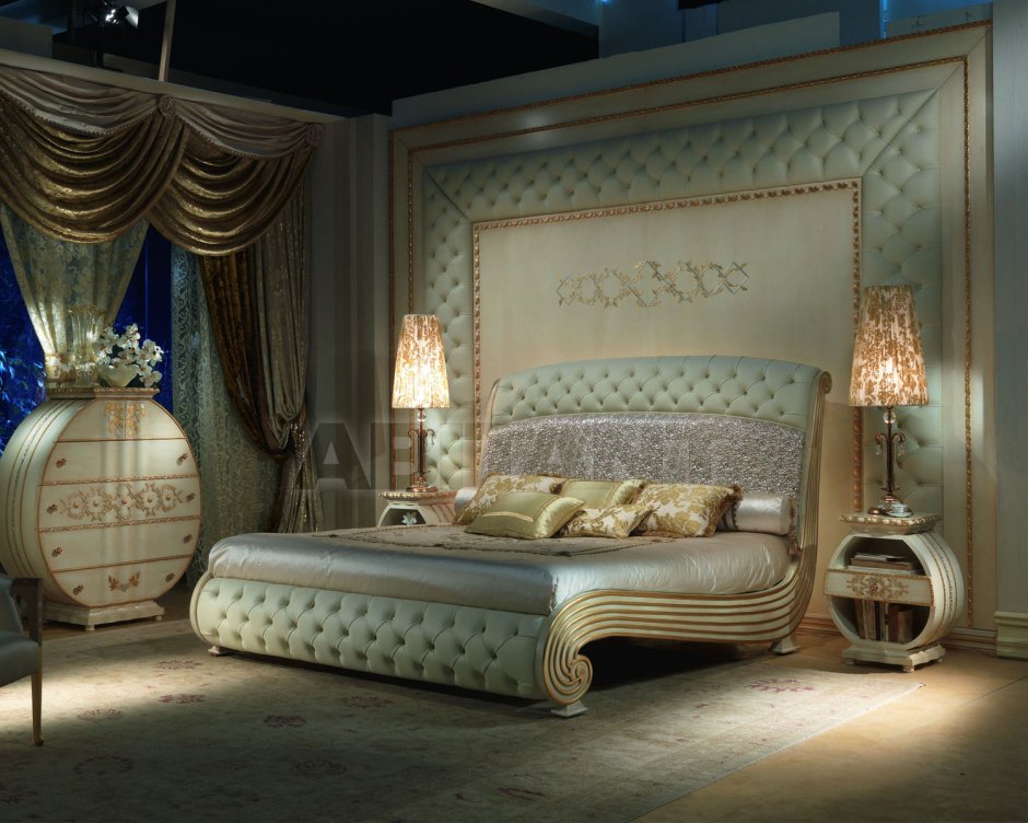 Кровать в классическом стиле