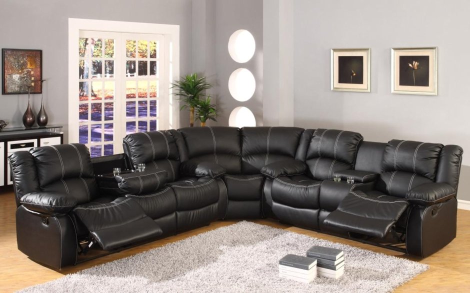 Черный кожаный диван