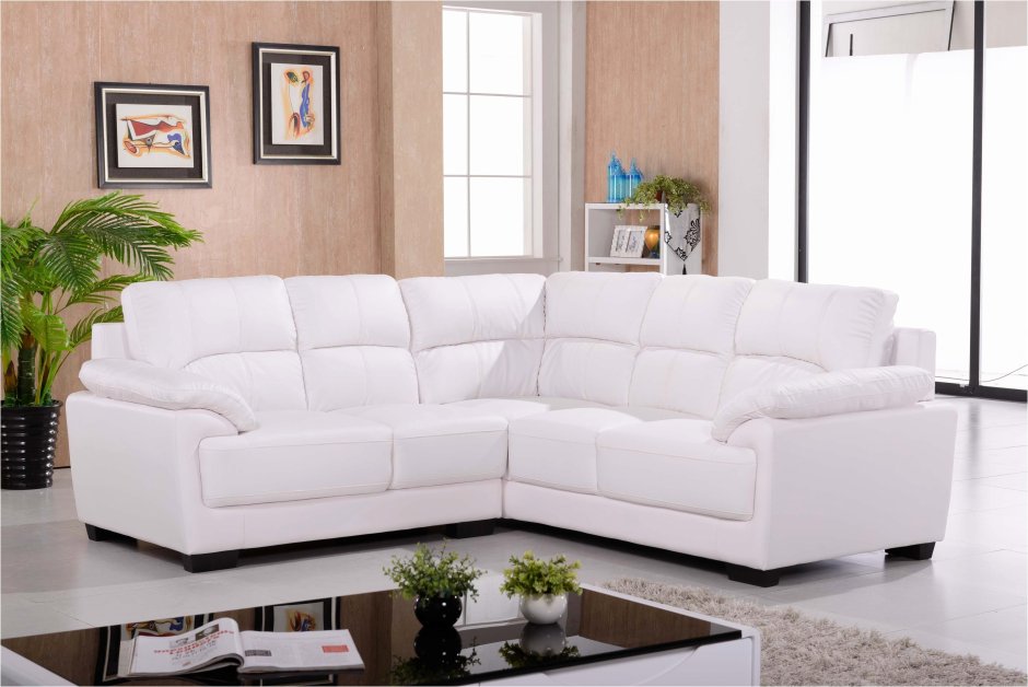 Красивый белый диван