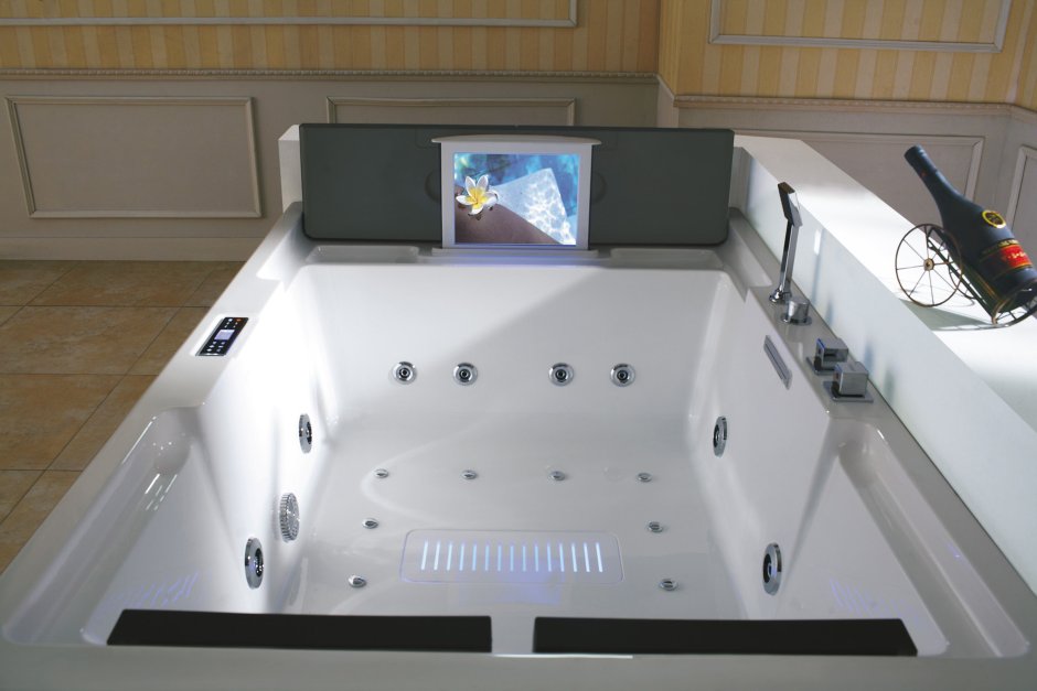 Гидромассажные ванны с телевизором