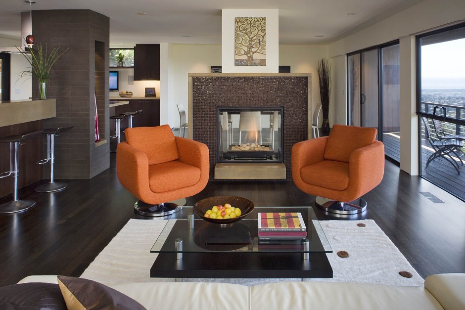 Оранжевая мебель в интерьере гостиной