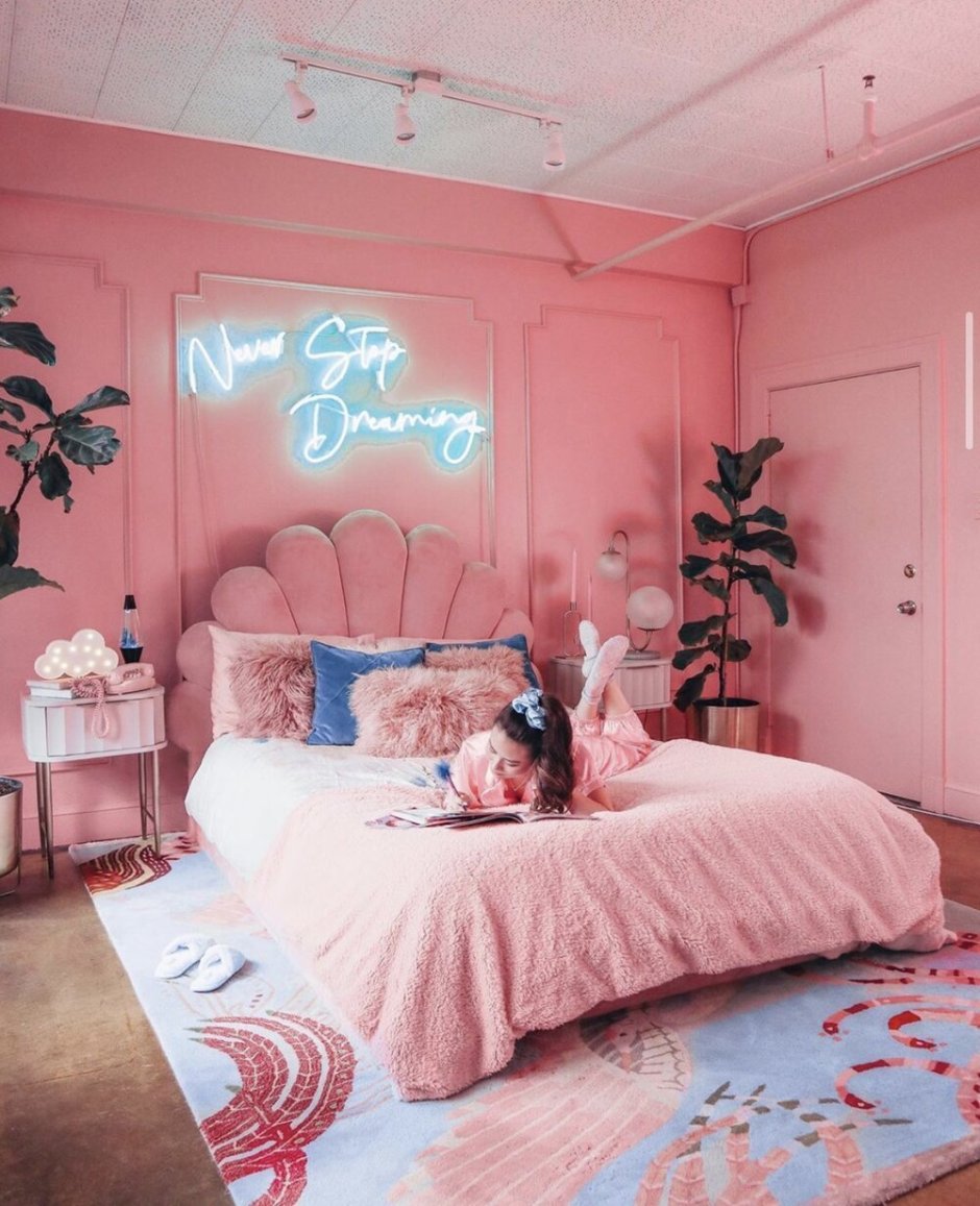 Декор комнаты в розовом стиле