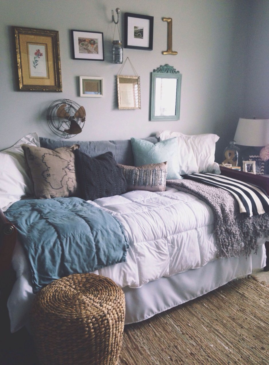 Спальня с диваном вместо кровати