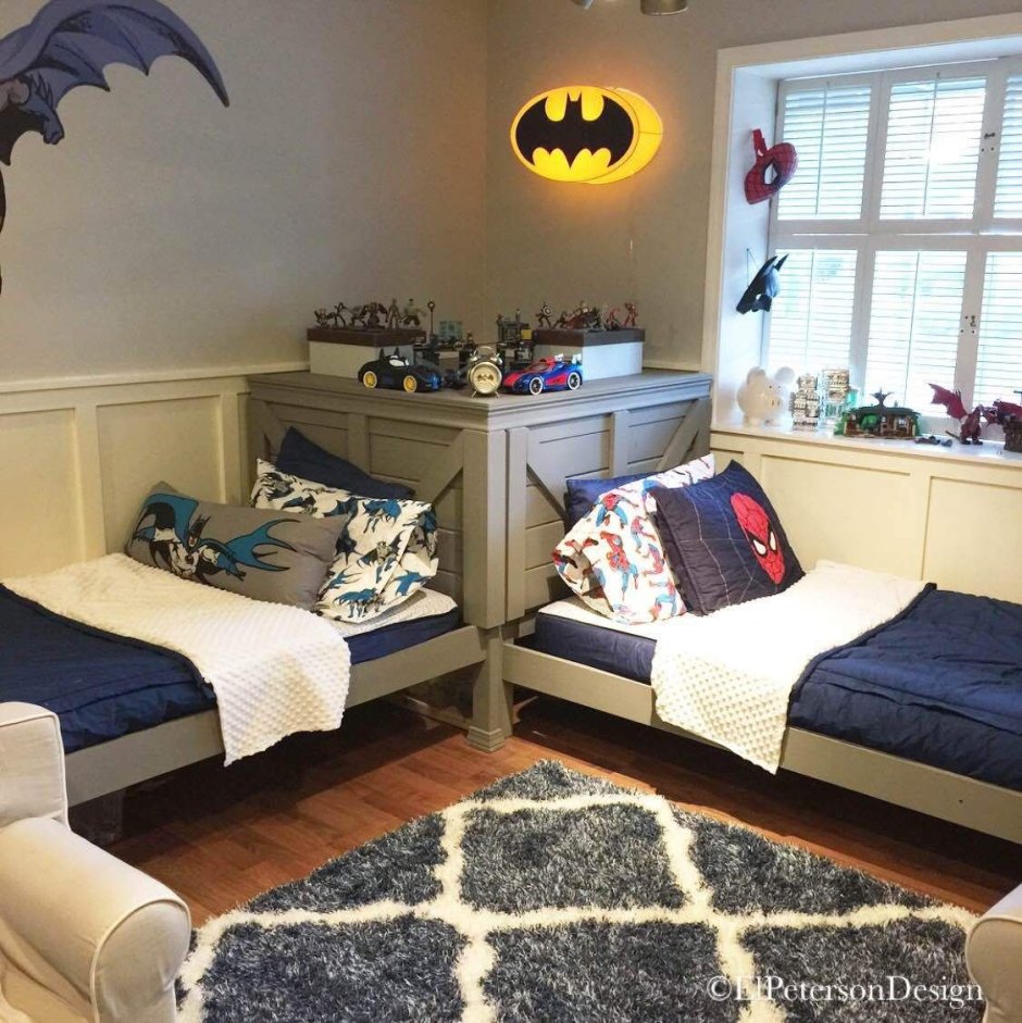 Детская комната с двумя кроватями