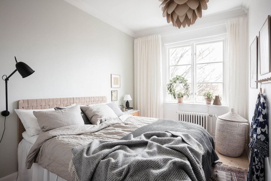 Молочно-белая спальня в скандинавском стиле