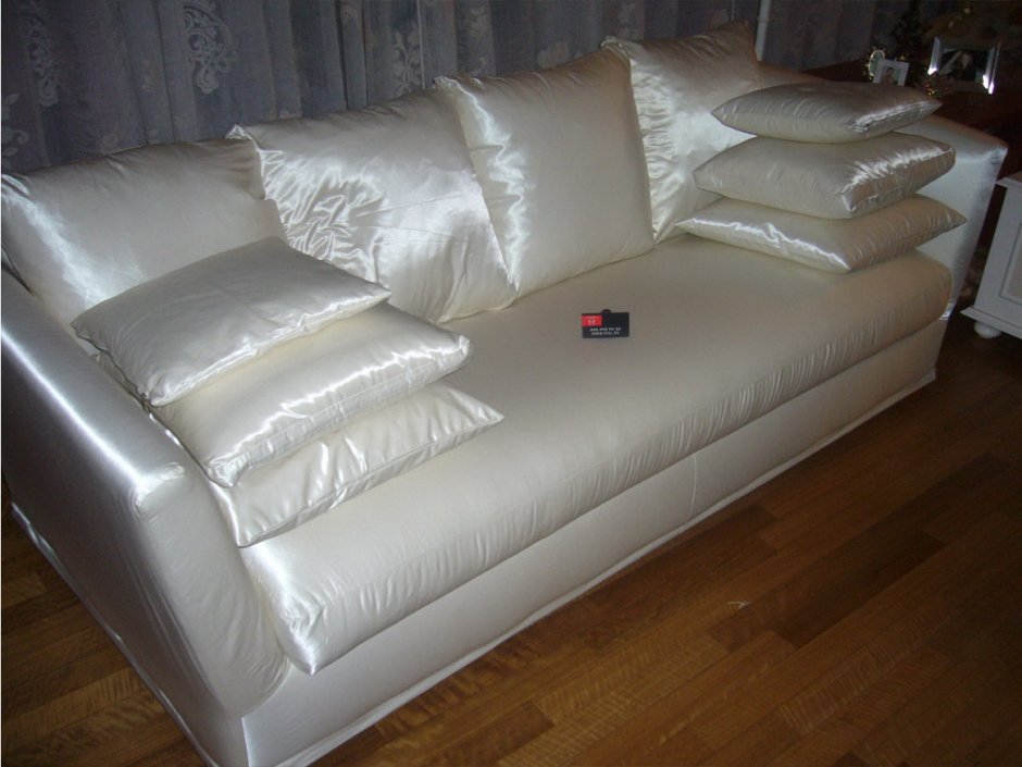 Обтянуть диван кожзамом
