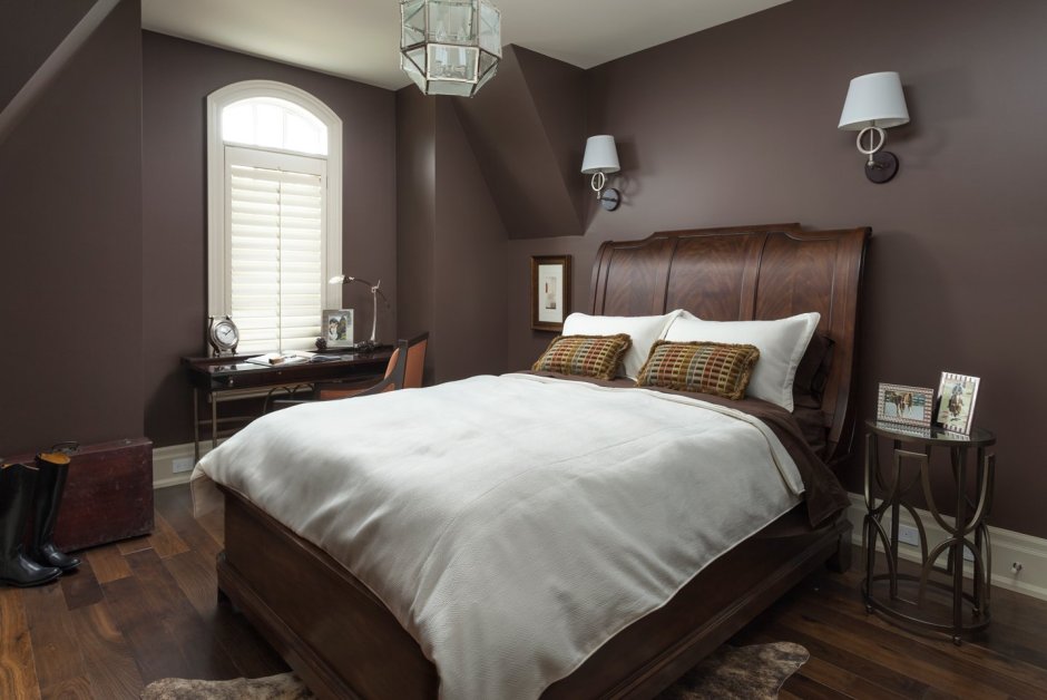 Классическая спальня в коричневом цвете