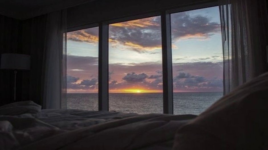 Окно с видом на закат